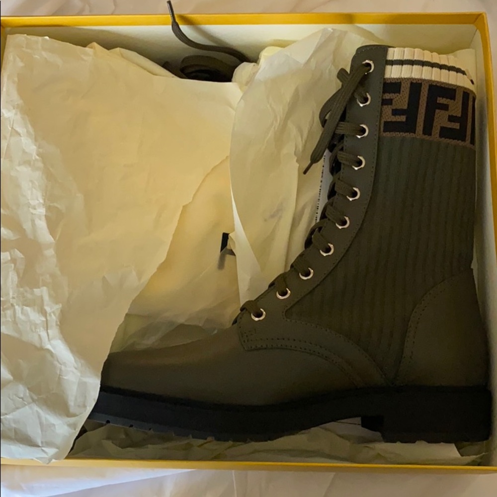 BRAND NEW FENDI BOOTS 😍😍